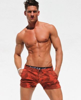 Logan-Swiecki-Taylor-Rufskin-Men-Fashion-Burbujas-De-Deseo-018