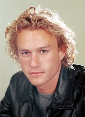 1262379833 Mansion of Celebs Heath Ledger Shooting 2000 007