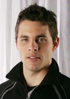 48999 JamesMarsden 649 122 582lo