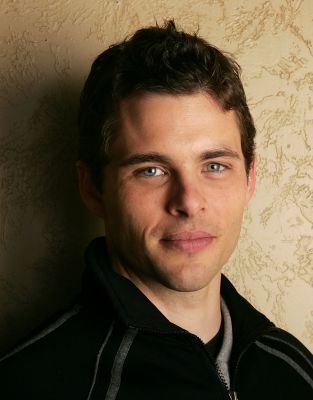 49041 JamesMarsden 975 122 1059lo