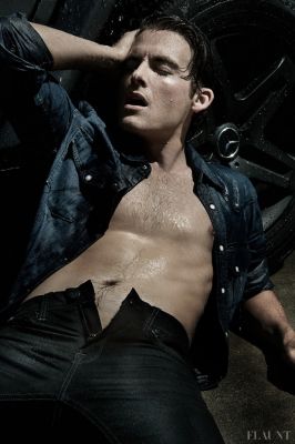 flaunt-magazine-kevin-zegers-wets-shirtless-2013