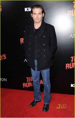 kevin-zegers-runaways-premiere-03