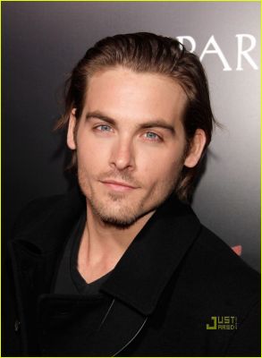 kevin-zegers-runaways-premiere-04