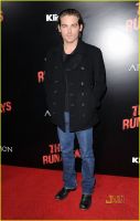 kevin-zegers-runaways-premiere-03.jpg