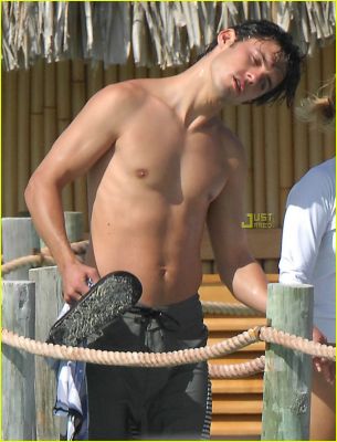 hayden-panettiere-milo-ventimiglia-bora-bora-01