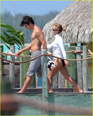 hayden-panettiere-milo-ventimiglia-bora-bora-07
