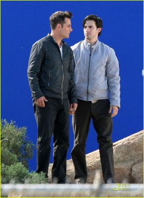 milo-ventimiglia-adrian-pasdar-flying-06