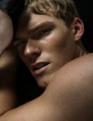 Alan Ritchson 03 06