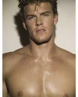 Alan_Ritchson_03_01.jpg