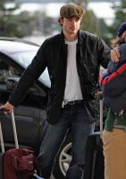 Filename=98515_Tom_Welling_-_Candids_at_the_Vancouver_Airport_17_02_2010__02_122_374lo.jpgFilesize=290KiBDimensions=1696x2391Date added=Jun 16, 2010 98515_Tom_Welling_-_Candids_at_the_Vancouver_Airport_17_02_2010__02_122_374lo.jpg