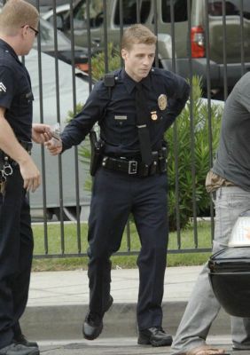 benjamin-mckenzie-lapd-02