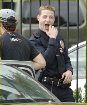 benjamin-mckenzie-lapd-09