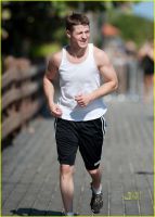 benjamin-mckenzie-tank-top-run-05.jpg